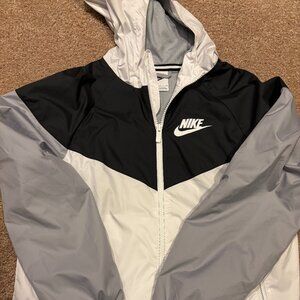 Nike Sportswear Windrunner, Boys Loose Hip-Length Hooded Jacket, Large